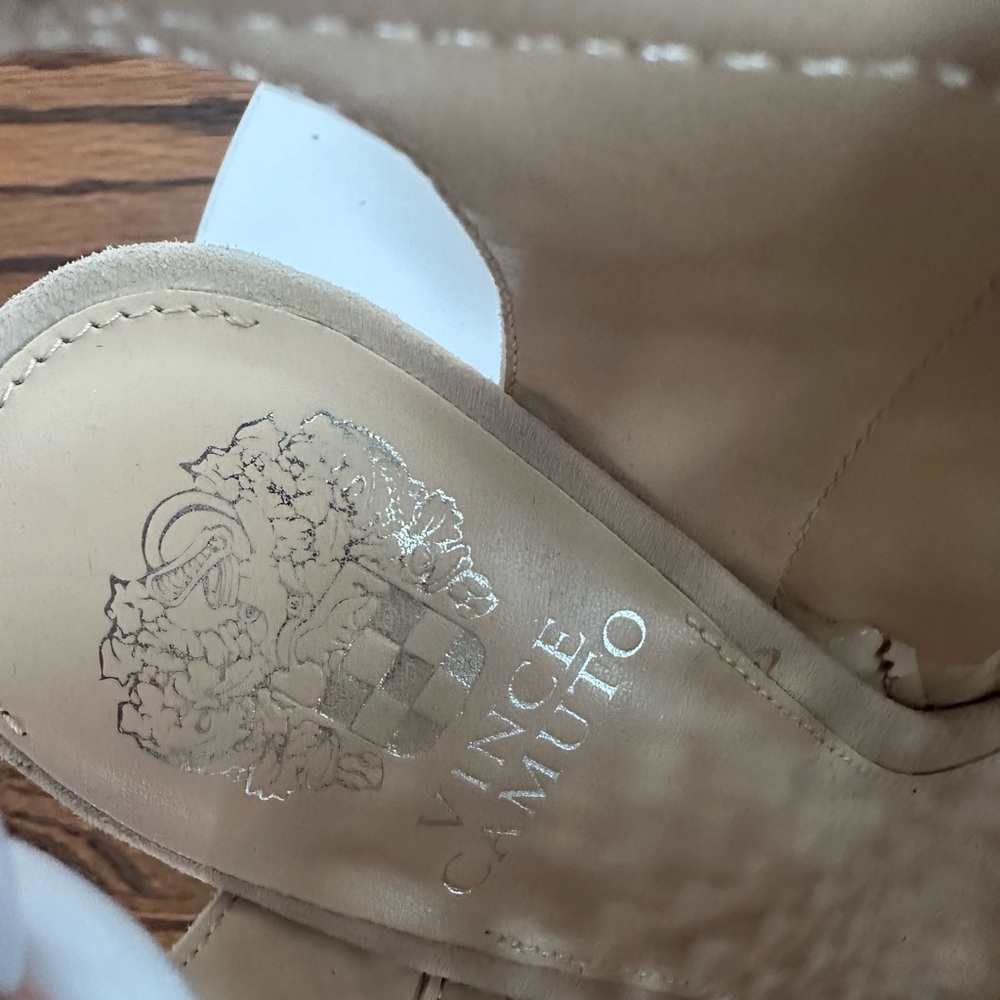 Vince Camuto Beige Suade Peep-Toe Stacked 3 Inch Heel Cut-Out Bootie Size 39 - Picture 2 of 13